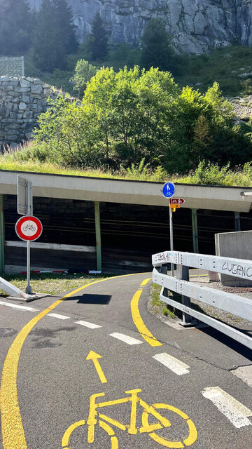 Schöllenenschlucht - Tunnel gesperrt in der Auffahrt