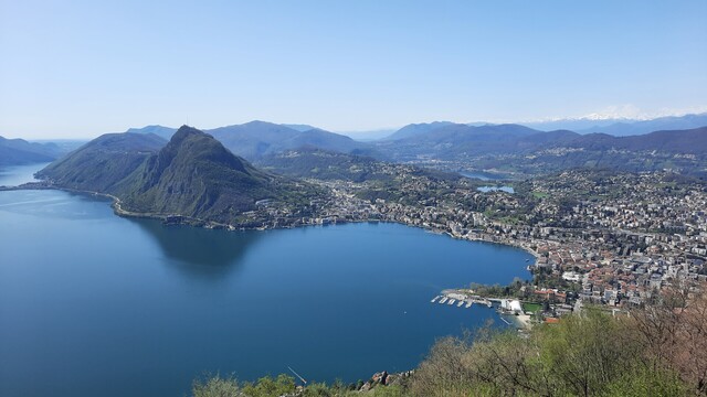 Blick vom Ristorante Vetta auf San Salvatore & Lugano.